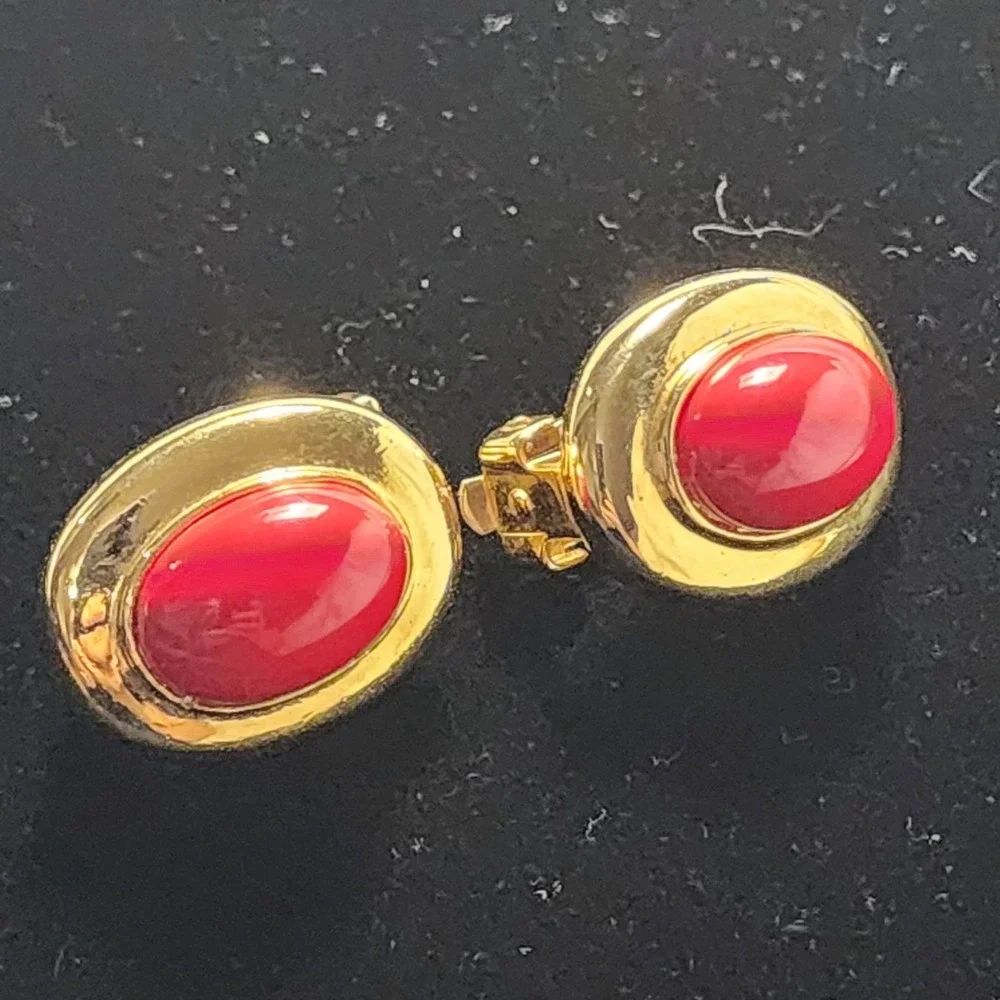 Vintage Gold Tone Red Cabochon Oval Clip On Earrings Statement Studs